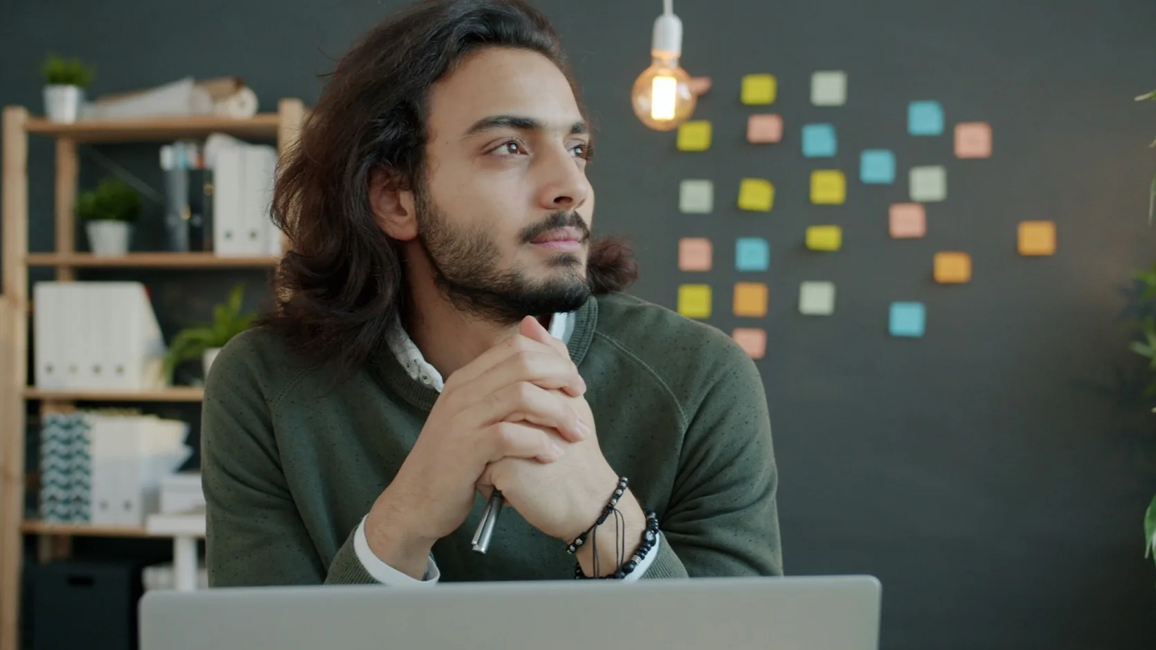 Founder interviewing target users to validate a startup problem