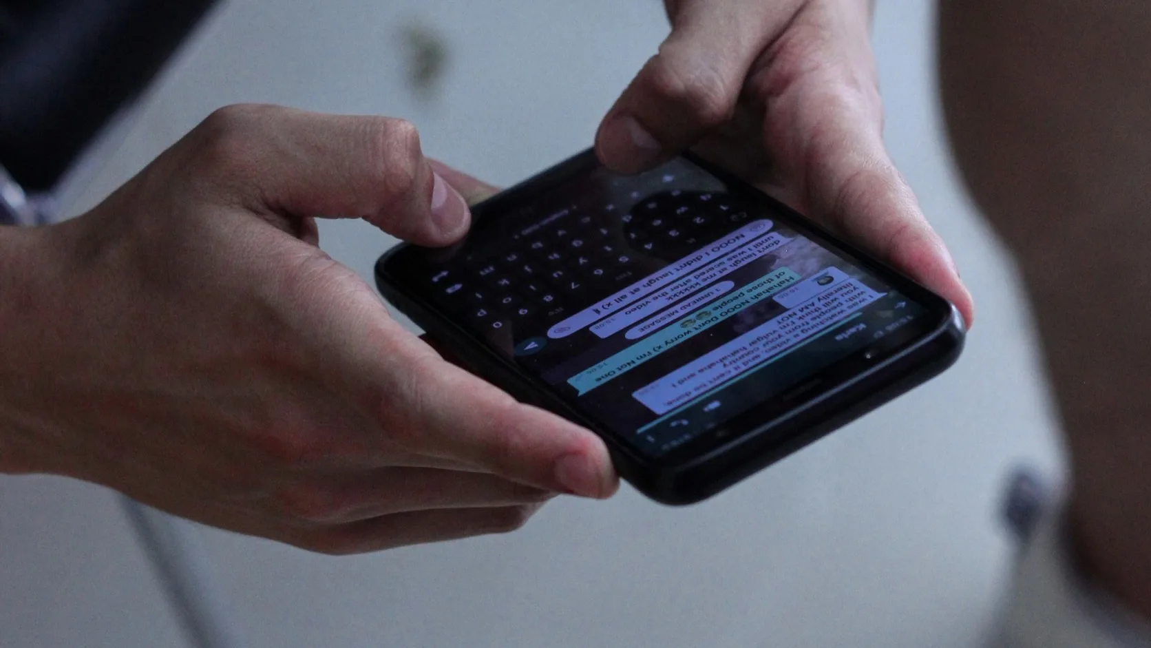 A dating app chat screenshot being analyzed for tone and interest