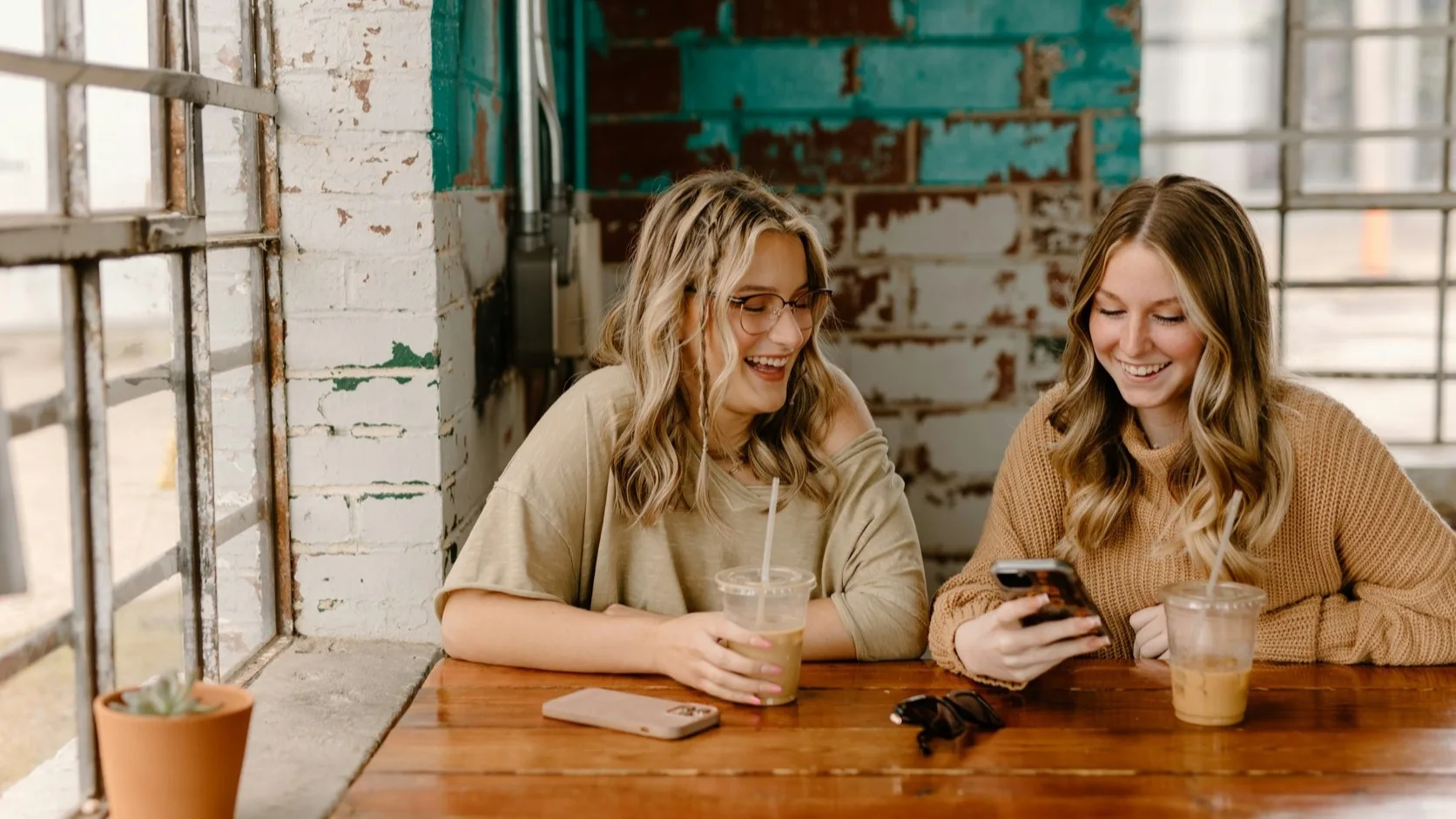 A dating app chat reaching the right time to ask for a date