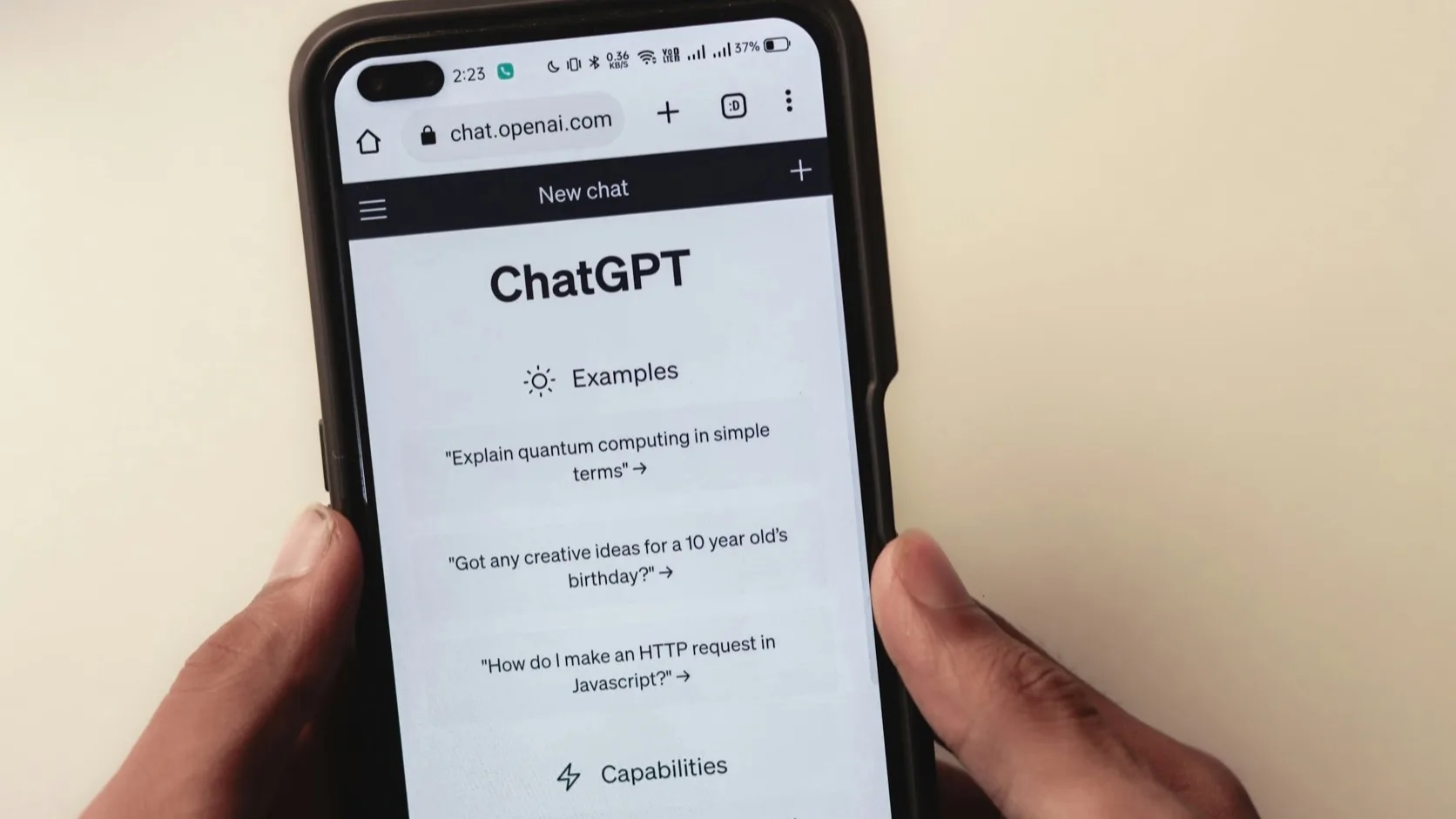 A person comparing Tinder, Bumble, and Hinge dating app conversations